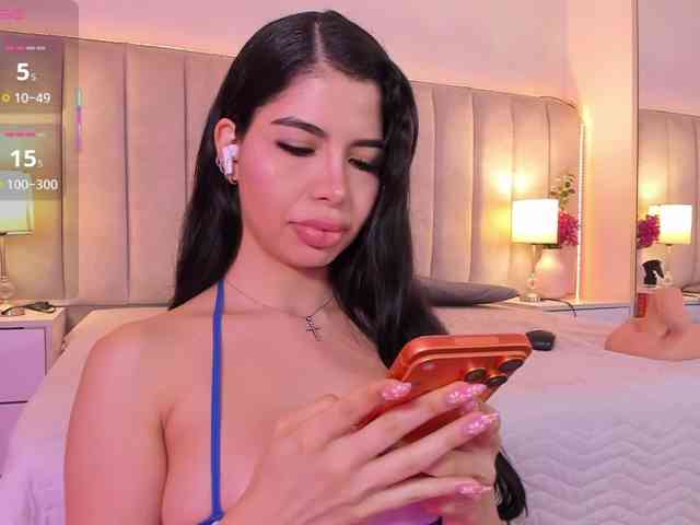 EllaThorne webcam