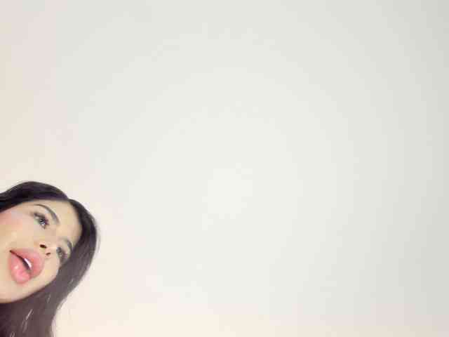 EllaThorne webcam