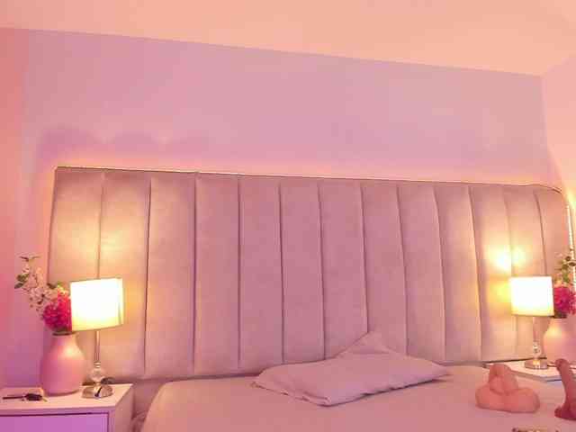 EllaThorne webcam