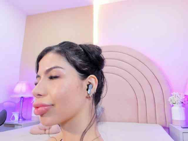 EllaThorne webcam
