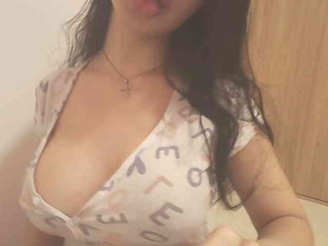 EllaThorne webcam