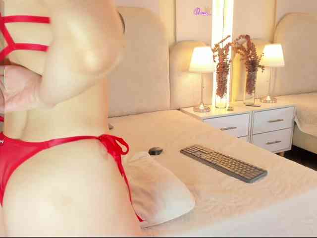 EllaThorne webcam