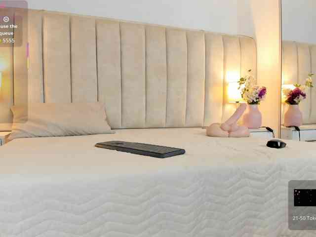 EllaThorne webcam