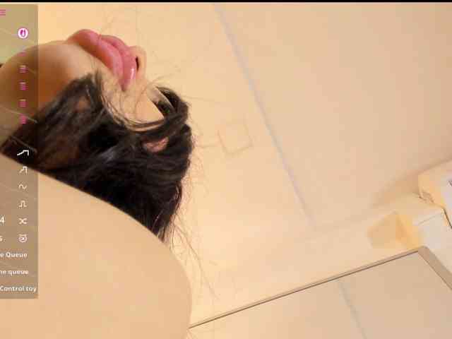 EllaThorne webcam