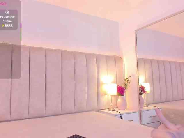EllaThorne webcam