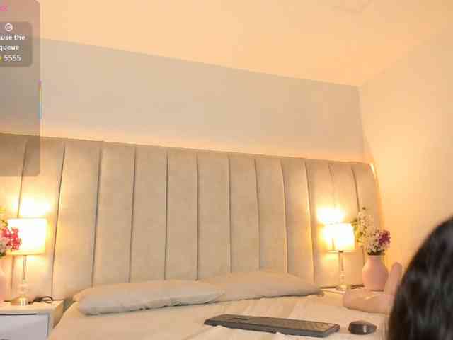 EllaThorne webcam