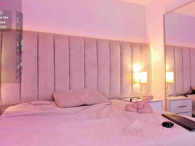 EllaThorne webcam