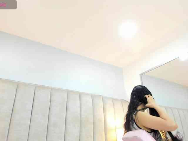 EllaThorne webcam