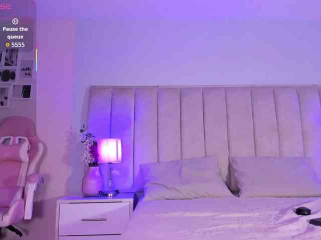 EllaThorne webcam