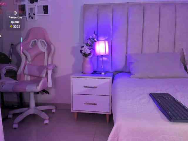 EllaThorne webcam