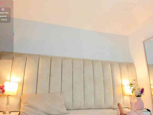 EllaThorne webcam