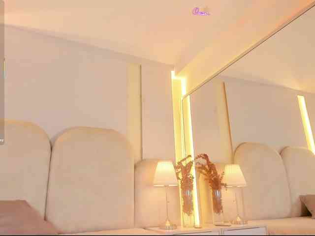 EllaThorne webcam