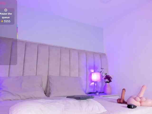 EllaThorne webcam