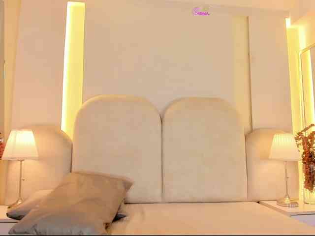 EllaThorne webcam