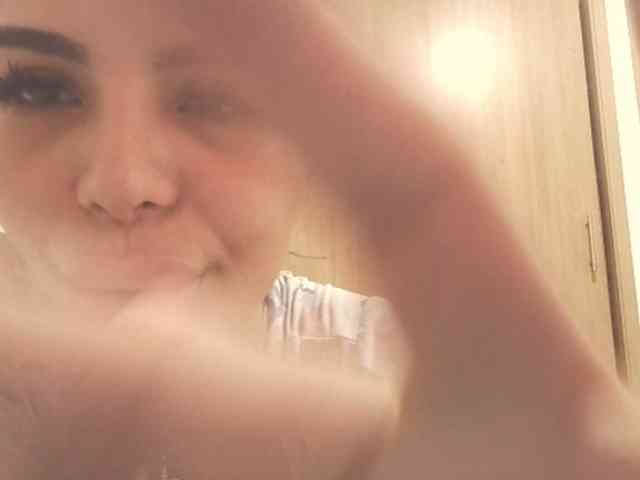 EllaThorne webcam