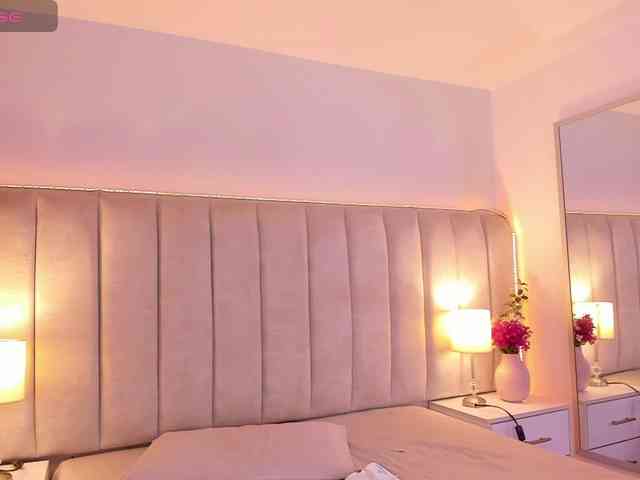 EllaThorne webcam