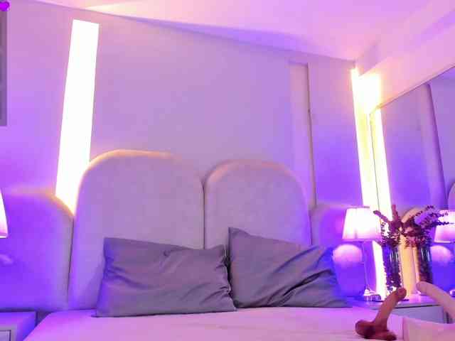 EllaThorne webcam