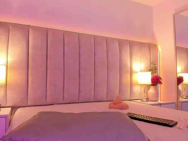 EllaThorne webcam