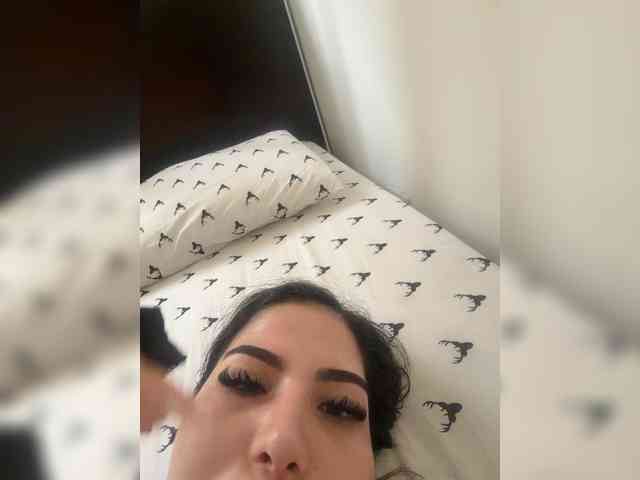 EllaThorne webcam