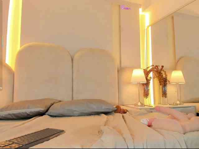 EllaThorne webcam