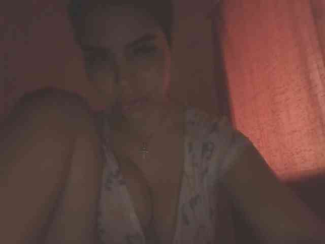 EllaThorne webcam