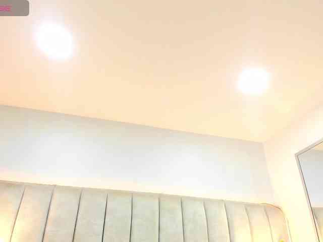 EllaThorne webcam