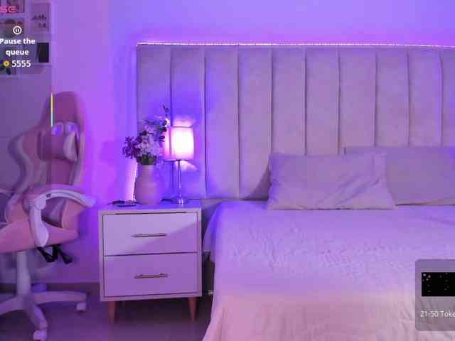 EllaThorne webcam