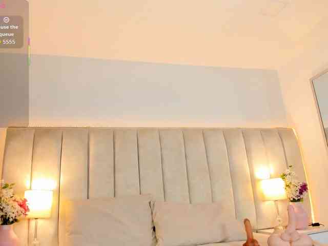 EllaThorne webcam