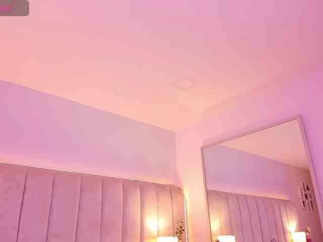 EllaThorne webcam