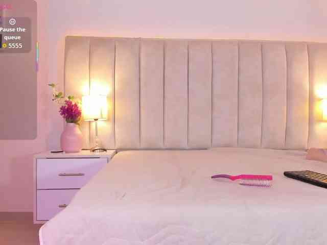 EllaThorne webcam