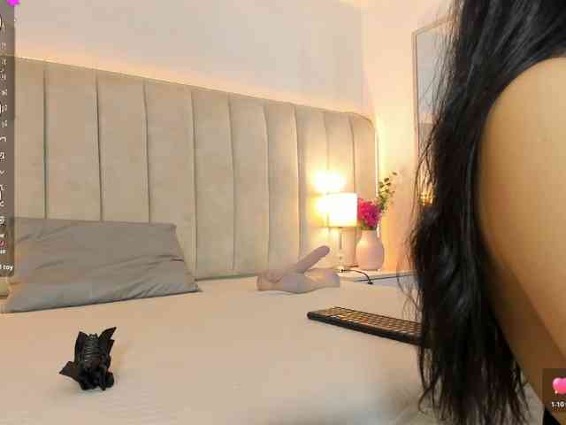 EllaThorne webcam