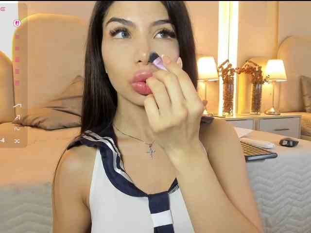 EllaThorne webcam