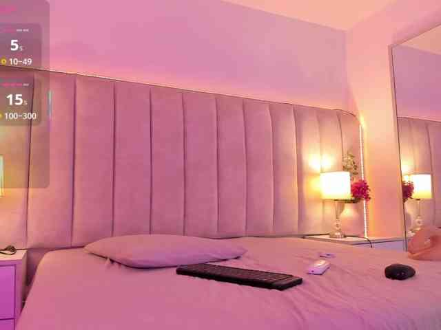 EllaThorne webcam