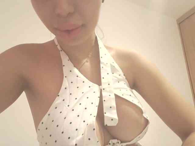 EllaThorne webcam