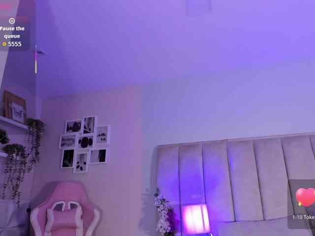 EllaThorne webcam
