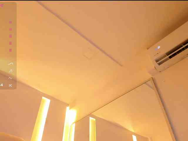 EllaThorne webcam