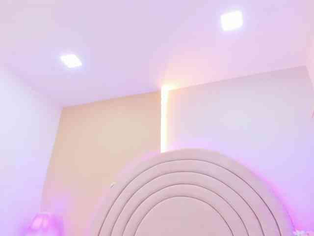 EllaThorne webcam