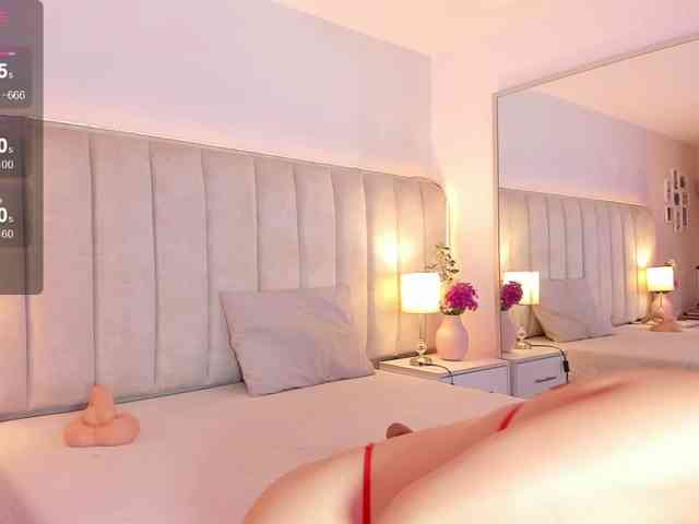 EllaThorne webcam