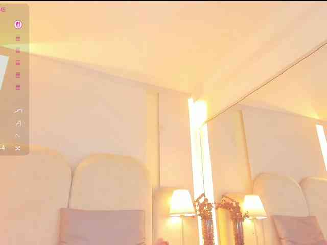 EllaThorne webcam