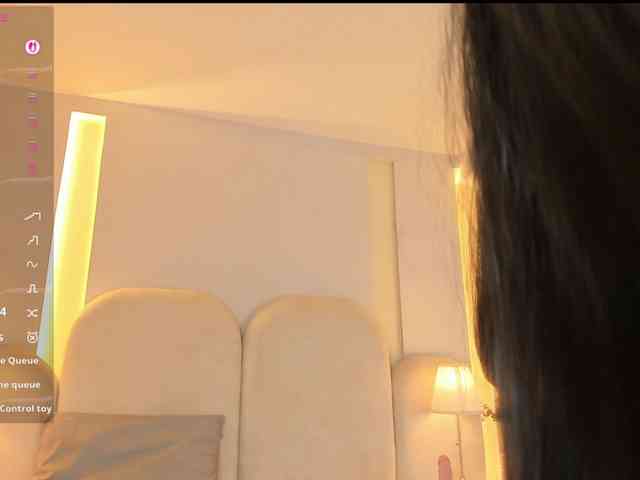 EllaThorne webcam