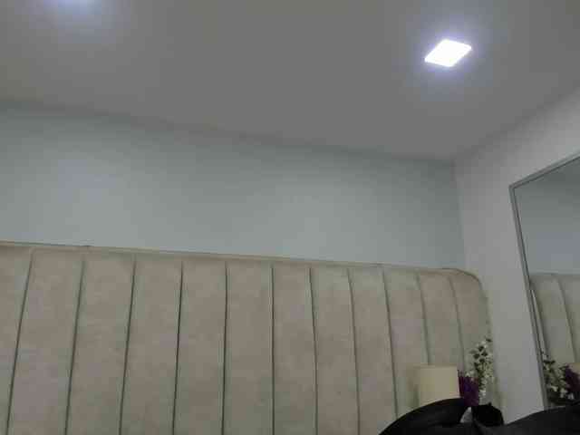 EllaThorne webcam