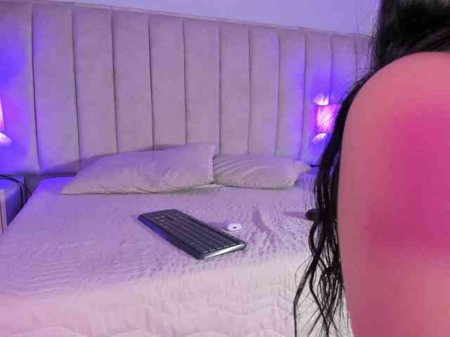 EllaThorne webcam