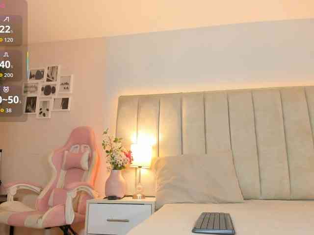 EllaThorne webcam