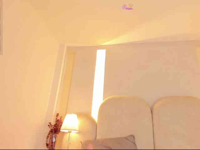 EllaThorne webcam