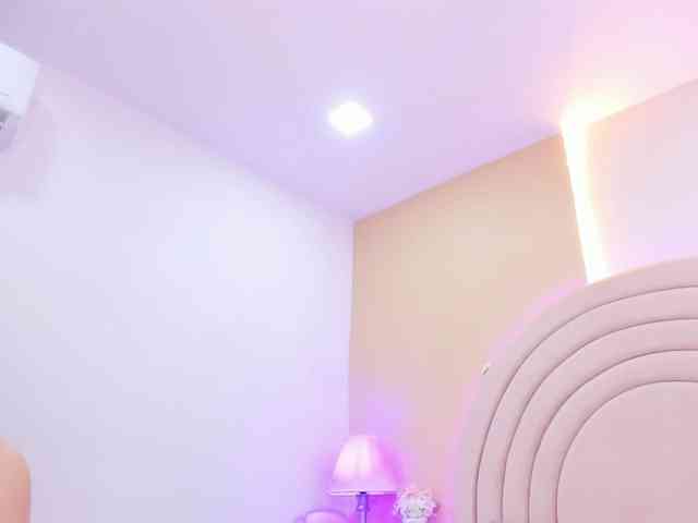EllaThorne webcam