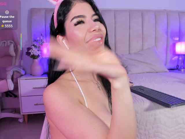 EllaThorne webcam