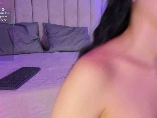 EllaThorne webcam