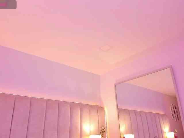 EllaThorne webcam