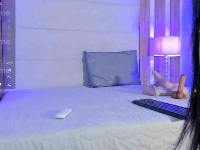 EllaThorne webcam