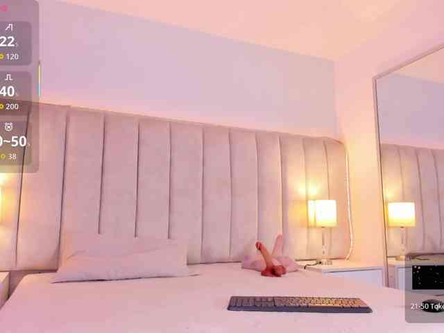 EllaThorne webcam